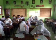 PENDIDIKAN ADALAH KERJA SAMA: GANDENGAN TANGAN MADRASAH DAN RUMAH UNTUK GENERASI EMAS MTs MUHAMMADIYAH 20 MENONGO