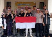 Ormas Cakar Sriwijaya dan Polsek Sako Bersinergi Bagikan Bendera Gratis, Tumbuhkan Semangat Nasionalisme