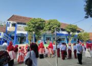 MAT SAMDAH Ceria Pamer Kreativitas Topi Hias”: MTs Muhammadiyah 20 Menongo Siap Gelar Upacara dan Pawai Kemerdekaan RI ke-81 Bertema Indonesia Berdaulat, Adil, dan Makmur