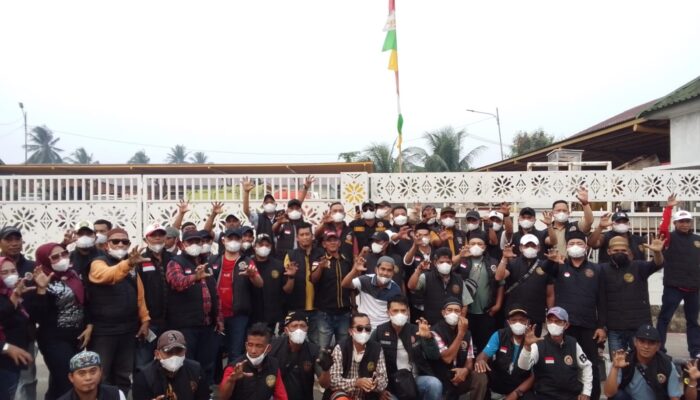 Peduli Kabut Asap, Forum Cakar Sriwijaya Bagikan 3.000 Masker Gratis kepada Warga Palembang