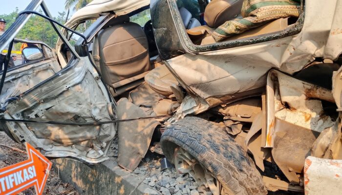 Empat Meninggal Dunia, Polda Sumsel Terjunkan Personel Evakuasi Korban Laka Kereta Api di Prabumulih