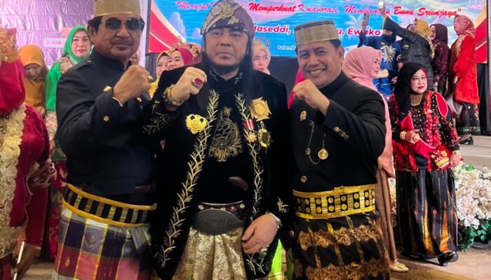Hadiri Pelantikan BPW KKSS Sumsel, Sultan Iskandar Mahmud Badaruddin Dorong Kekompakan dan Sinergi