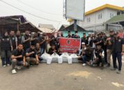 Diawali Dengan Do’a Bersama, Forum Cakar Sriwijaya Bagikan Ratusan Nasi Siap Saji Kepada Masyarakat Palembang