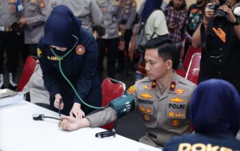 Polisi Bersama Masyarakat, Kapolda, Wakapolda, dan PJU Polda Sumsel Donor Darah Bersama 42 Jurnalis