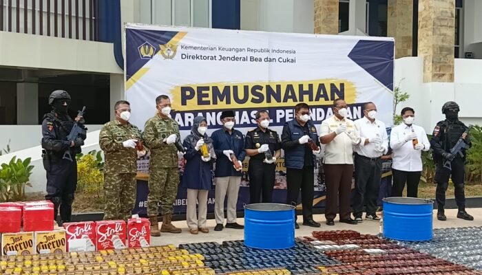 Bea Cukai Sumbagtim Selamatkan Potensi Kerugian Negara Rp20,56 Miliar, Jutaan Rokok Ilegal Dimusnahkan